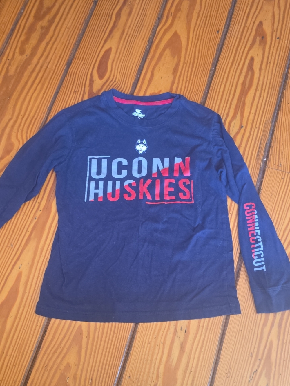 Colosseum Kids UConn Huskies Long-Sleeve Tee - Navy with Red and Gray Medium.